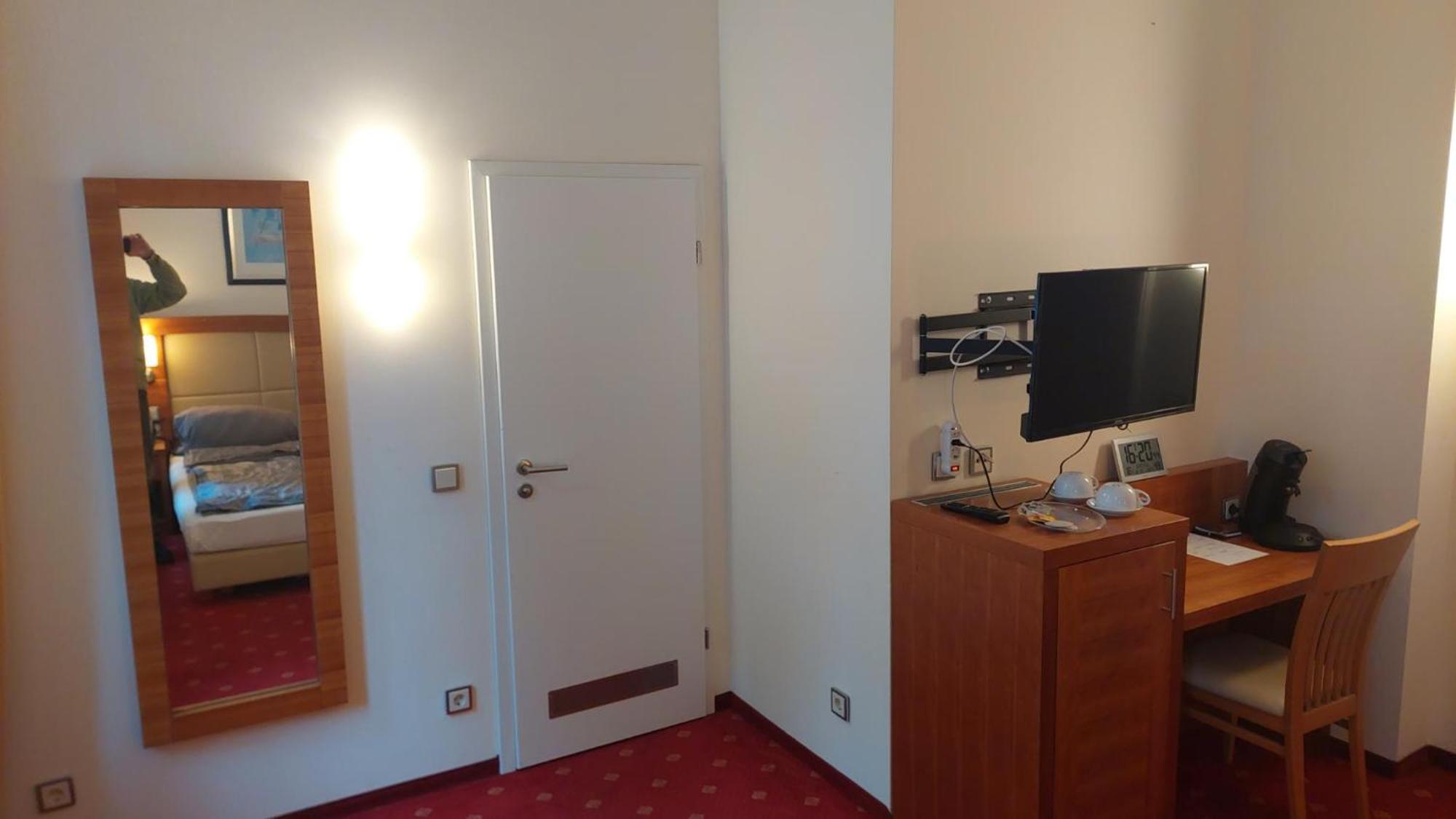 Die Villa, Zimmer 26, Dz Leverkusen Luaran gambar