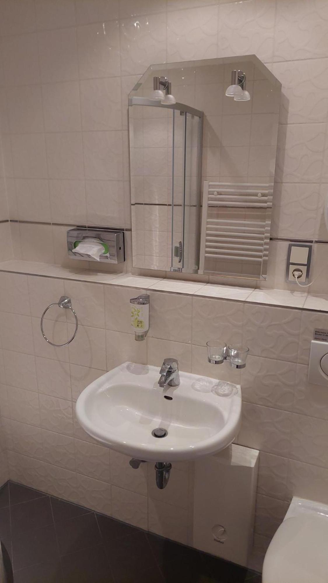 Die Villa, Zimmer 26, Dz Leverkusen Luaran gambar