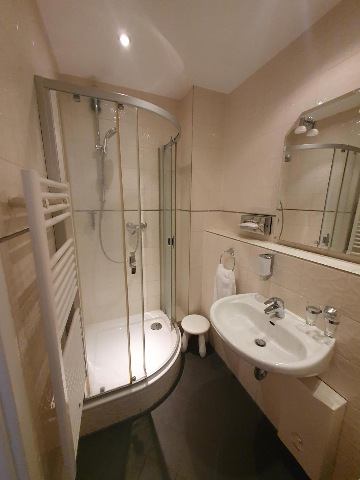 Die Villa, Zimmer 26, Dz Leverkusen Luaran gambar