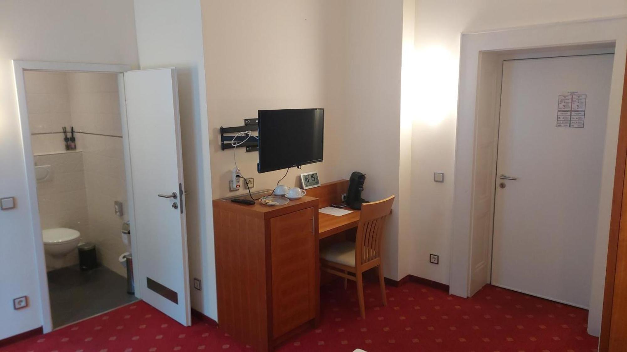 Die Villa, Zimmer 26, Dz Leverkusen Luaran gambar