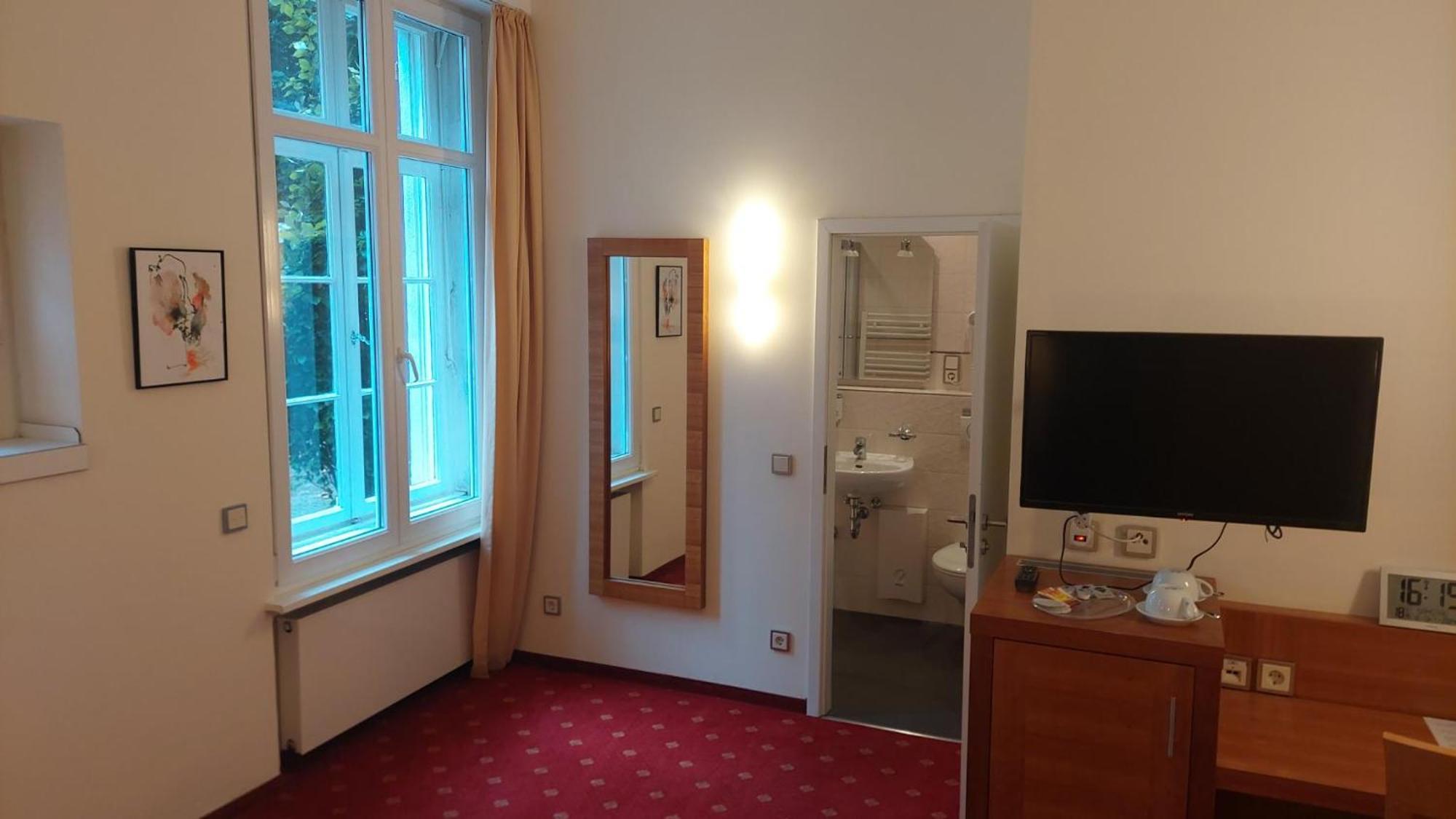 Die Villa, Zimmer 26, Dz Leverkusen Luaran gambar