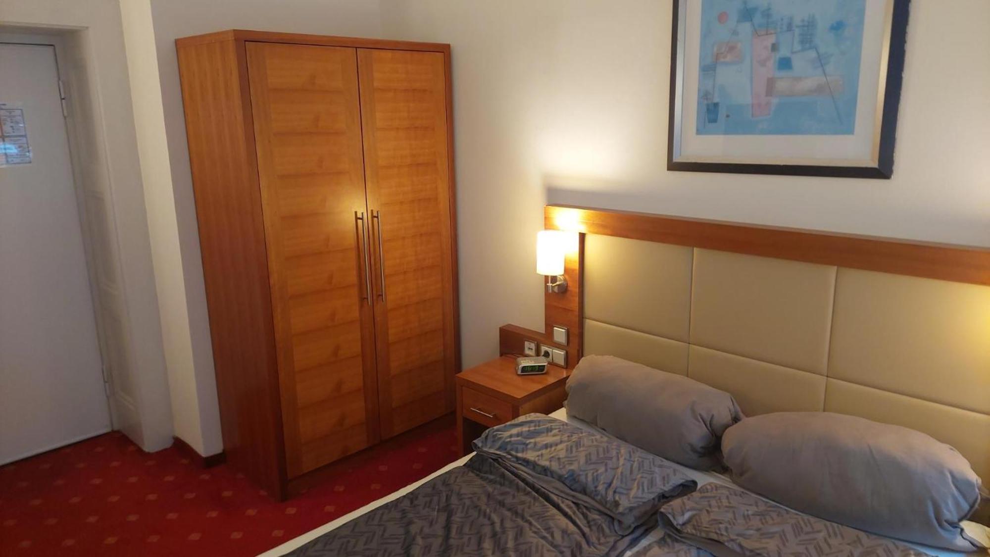 Die Villa, Zimmer 26, Dz Leverkusen Luaran gambar